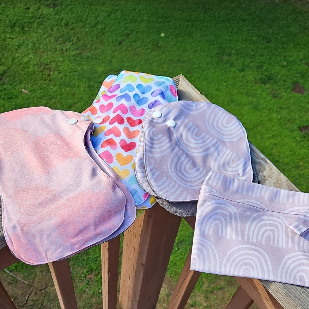 NWT 10 PIECE RESUABLE SANITARY PAD SET SMALL MEDIUM LARGE  + BAG